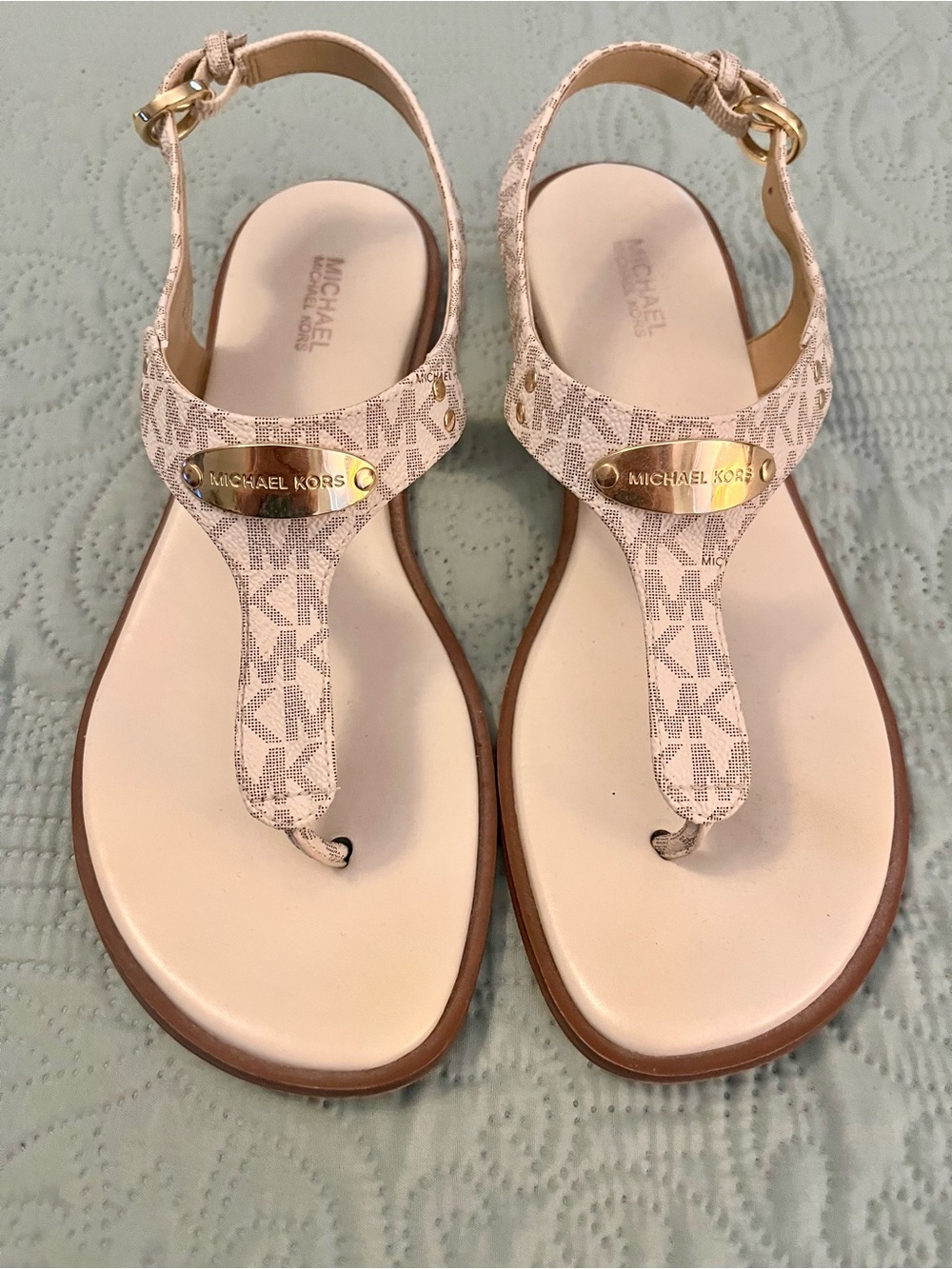 Michael Kors “Carmen” Thong Women’s Sandals in Vanilla     Size 8.5, Excellent!